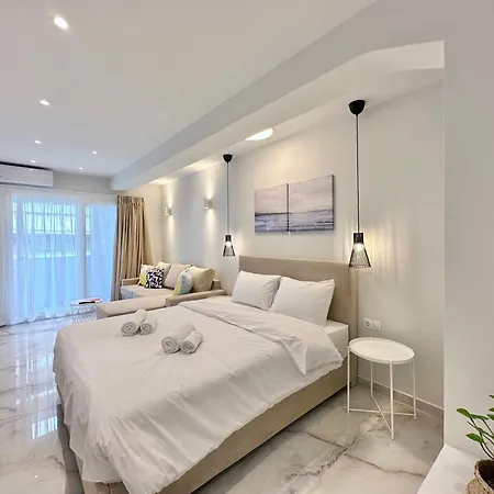 Xenios Suites, Modern Center Living Daire *