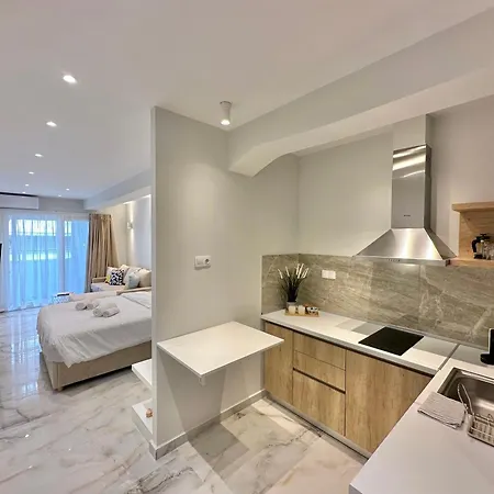 Xenios Suites, Modern Center Living Daire