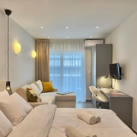 Xenios Suites, Modern Center Living Daire