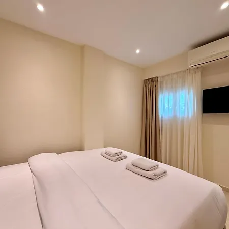 Xenios Suites, Modern Center Living Daire
