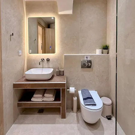Xenios Suites, Modern Center Living Daire *