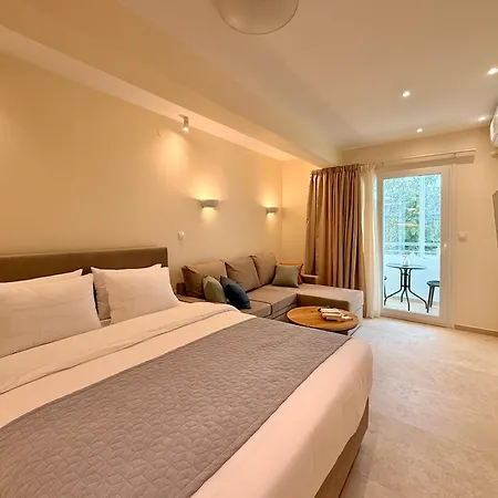 Xenios Suites, Modern Center Living Daire